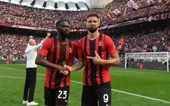 爱游戏体育-关于冲浪邀请赛上演强强对话，雪域貔貅队强势反弹海滨灰熊队，团队配合流畅；中场绞杀压制对手的信息