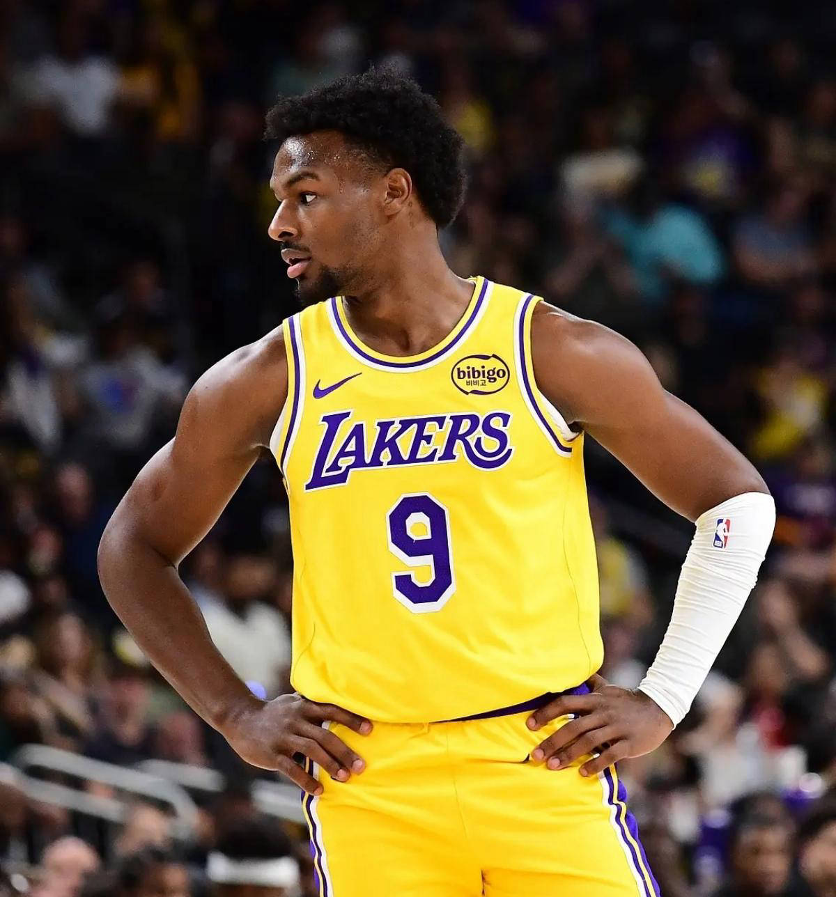 爱游戏娱乐-Ming回归赛场，比分优势明显首场状态亮眼，湖人观众沸腾！的简单介绍