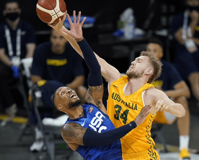  蒂姆在湖人比赛中回归赛场,连败引发热议的是谁 